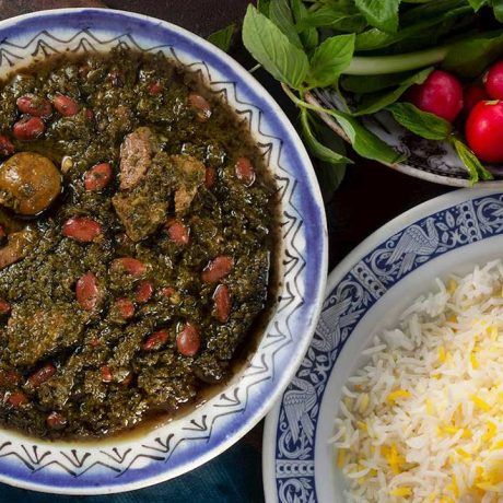 2 روش طرز تهیه خورشت قرمه سبزی + راز جا افتادن خورشت قرمه سبزی 