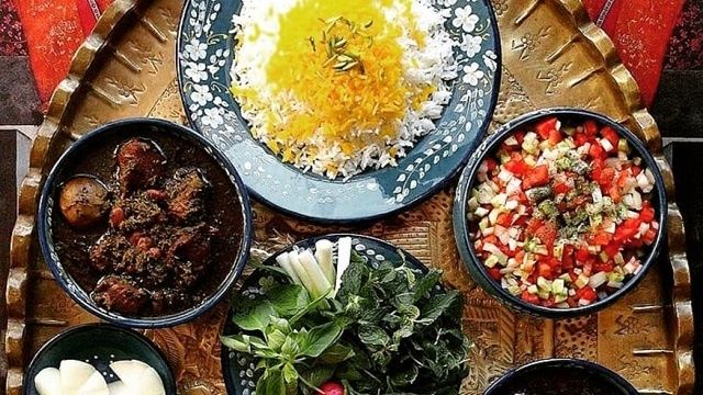 2 روش طرز تهیه خورشت قرمه سبزی + راز جا افتادن خورشت قرمه سبزی 