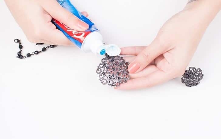 چگونه زیورالات را تمیز کنیم؟